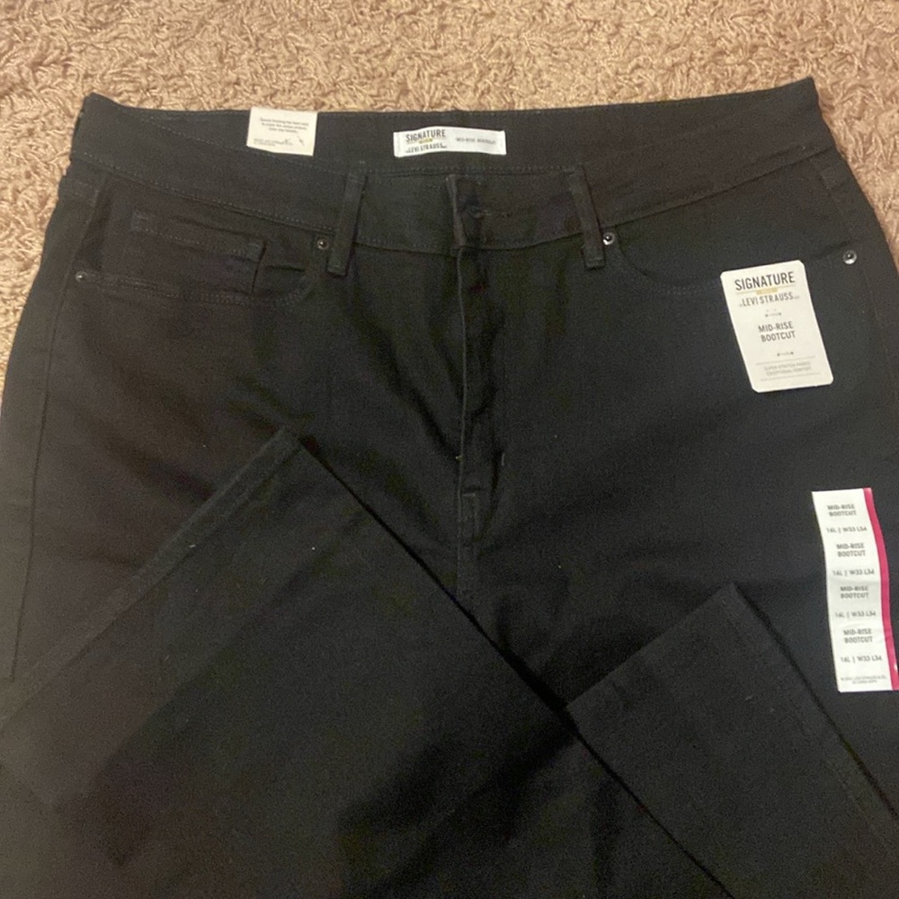 NWT Women Signature Levi Strauss Jeans - Picture 3 of 5